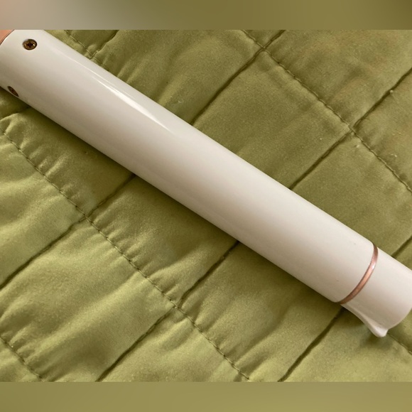 SOLD T3 Interchangeable Curling Wand Set - Picture 5 of 10